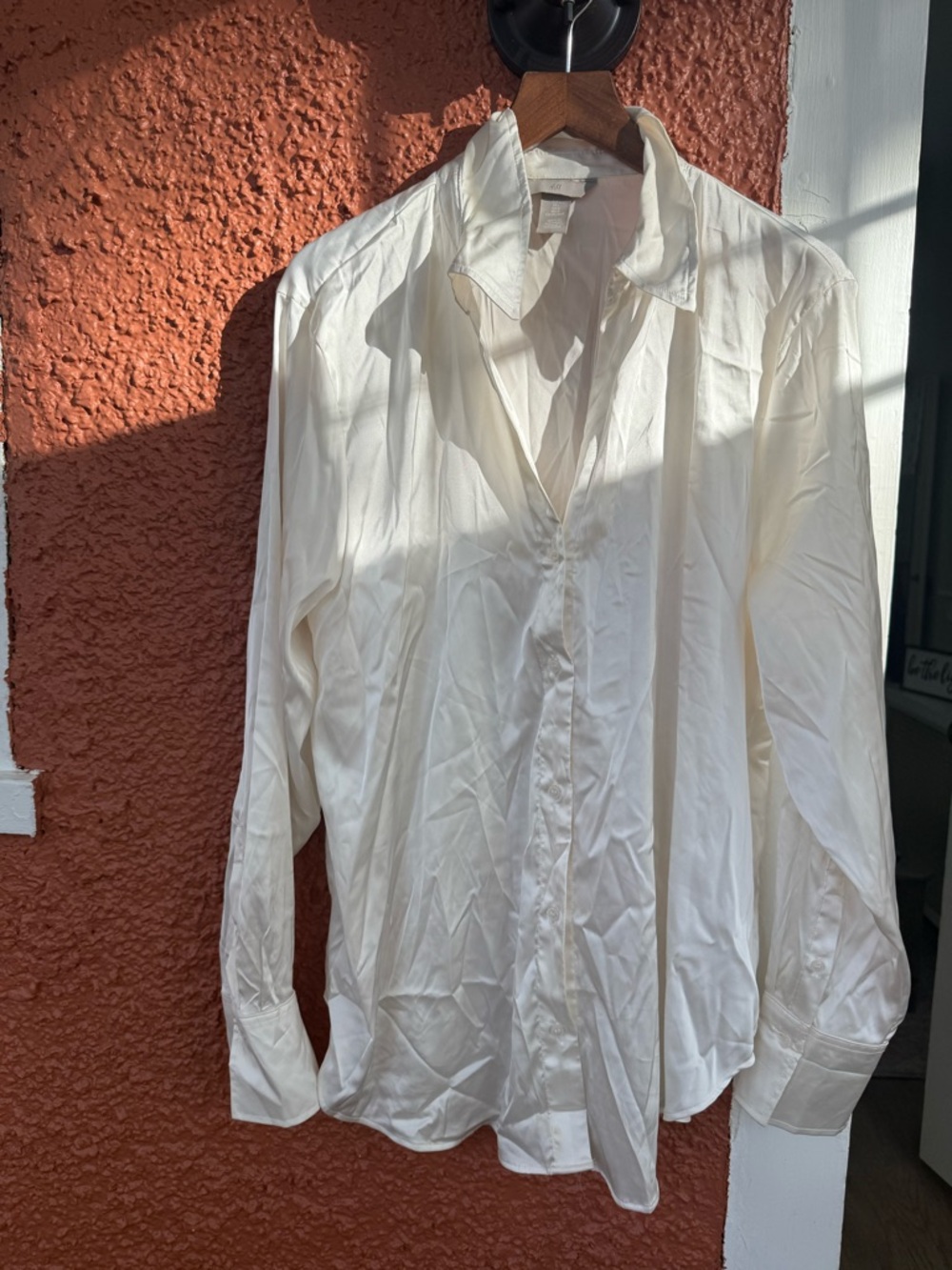 H&M Cream Satin Button Up Long Sleeve Shirt Women’s Size Large